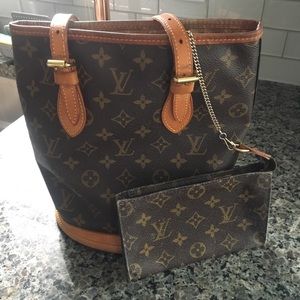 Authentic Louis Vuitton Petite Bucket purse